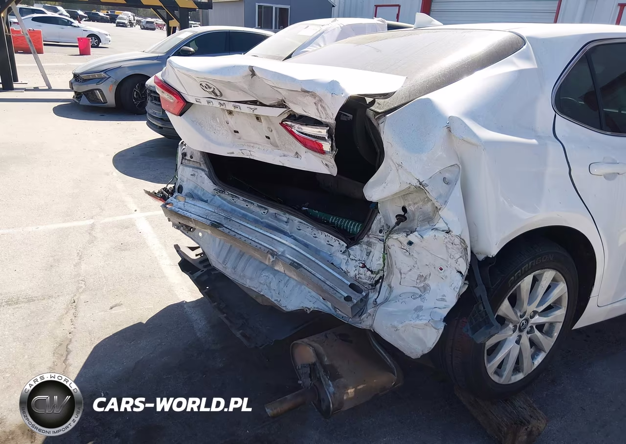 2020 Toyota Camry Le VIN:4T1C11AK9LU333225 - 6