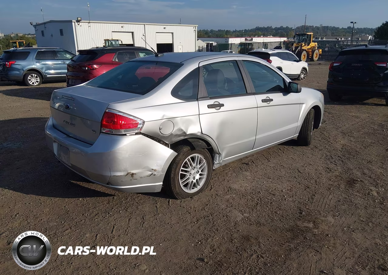2010 Ford Focus Se VIN:1FAHP3FN0AW240205 - 4