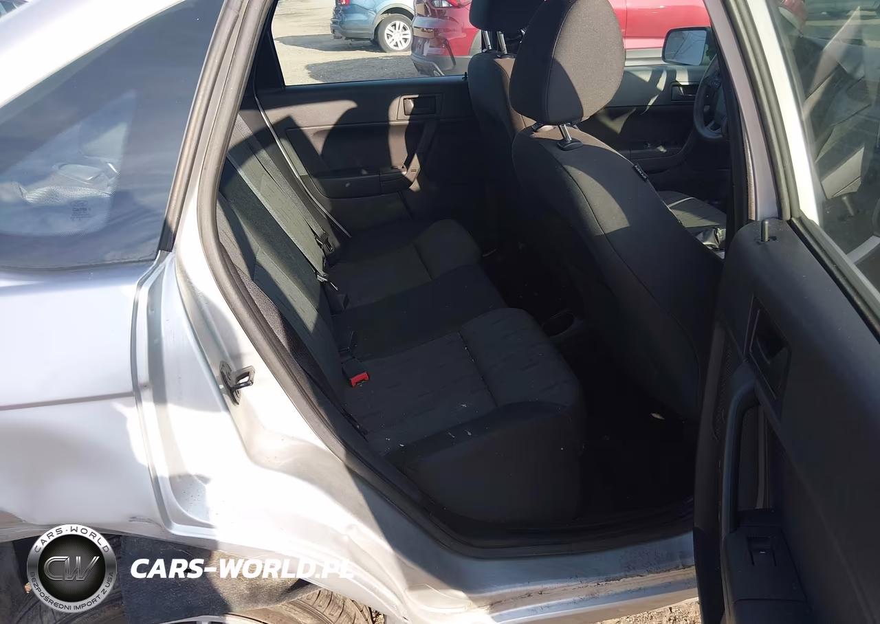 2010 Ford Focus Se VIN:1FAHP3FN0AW240205 - 8