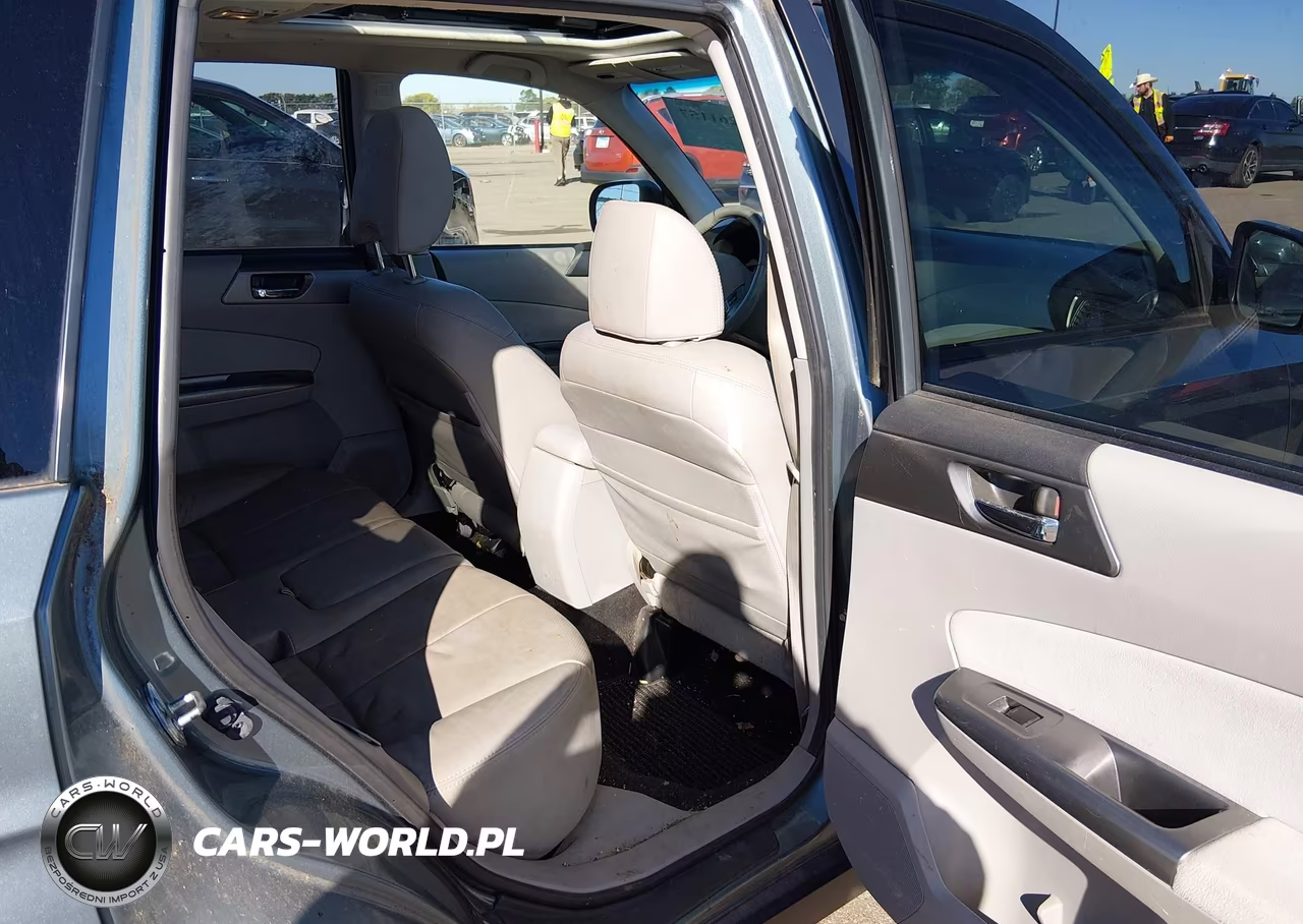 2011 Subaru Forester Touring VIN:JF2SHBGC7BH707972 - 8