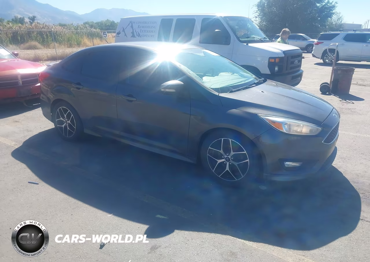 2015 Ford Focus Se VIN:1FADP3F27FL348429 - 1