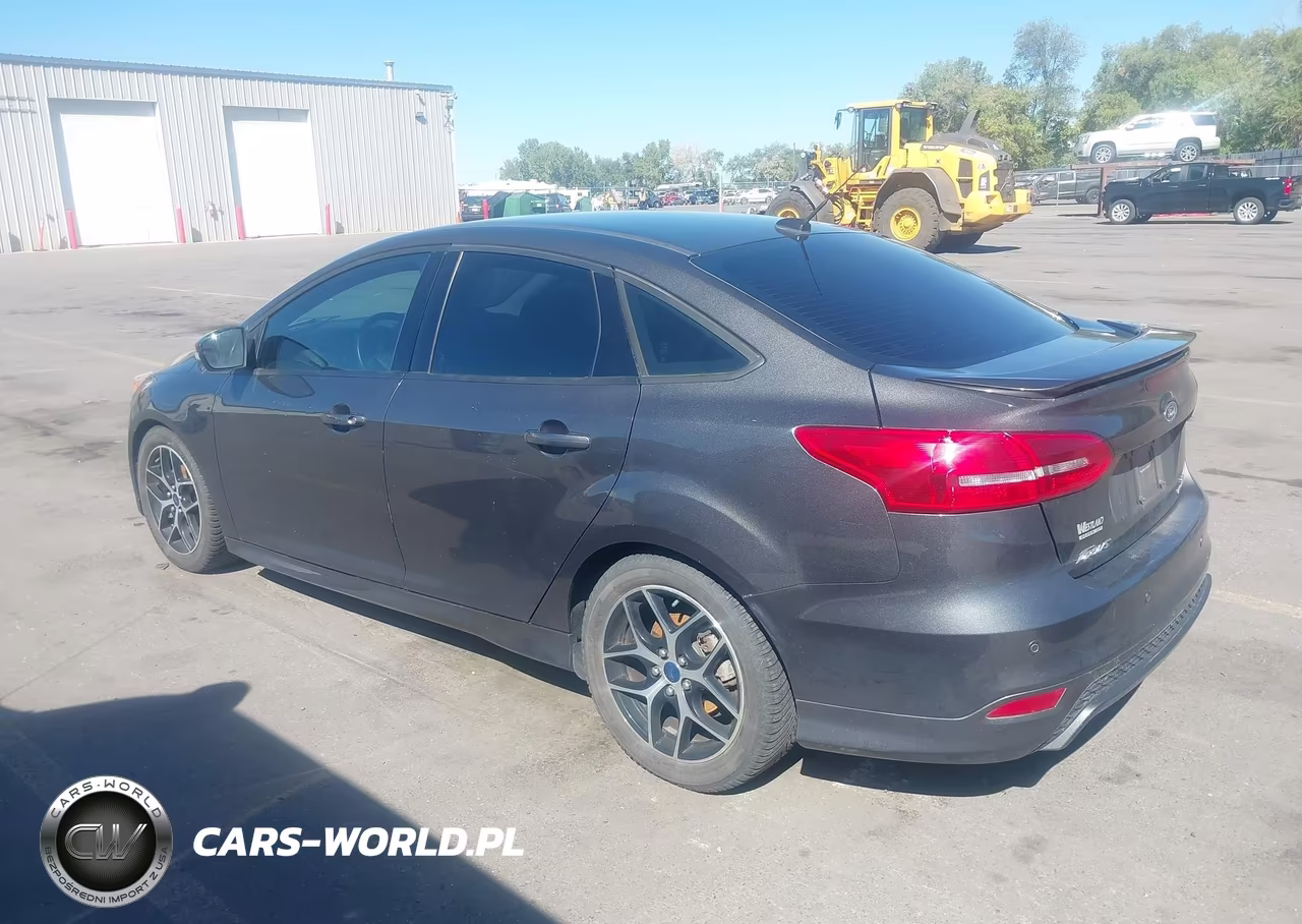 2015 Ford Focus Se VIN:1FADP3F27FL348429 - 3