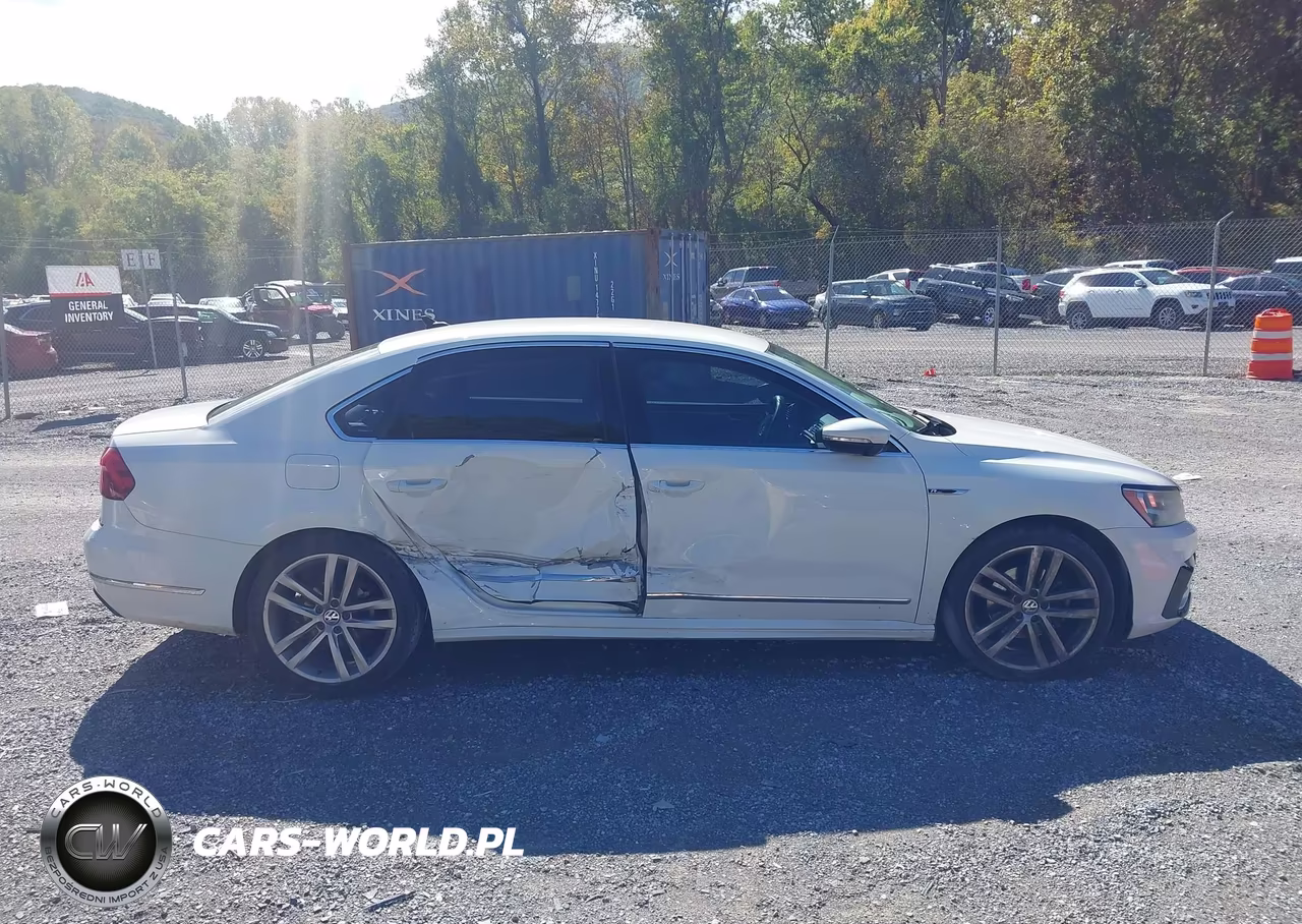 2017 Volkswagen Passat 1.8T R-Line VIN:1VWDT7A38HC066183 - 13