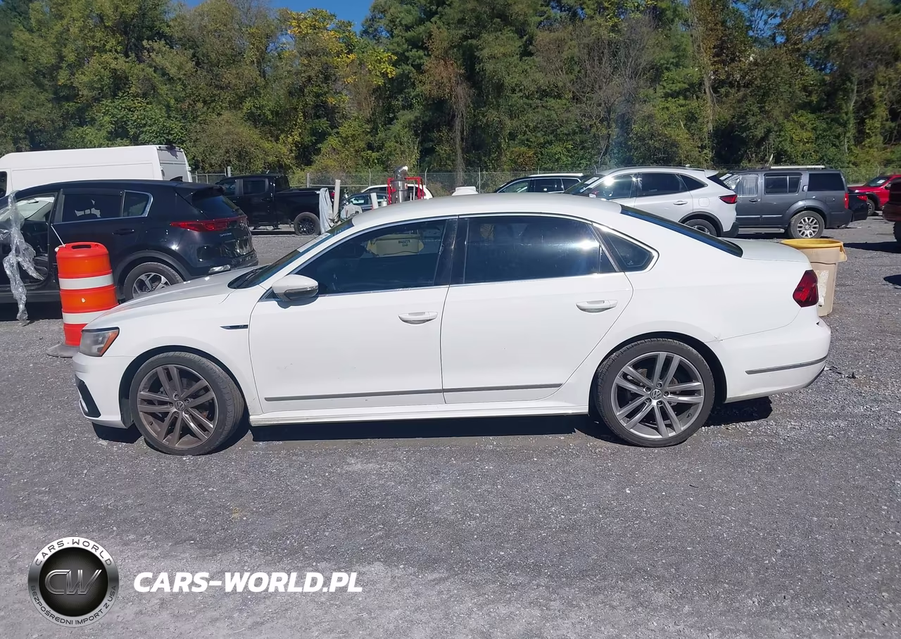 2017 Volkswagen Passat 1.8T R-Line VIN:1VWDT7A38HC066183 - 14