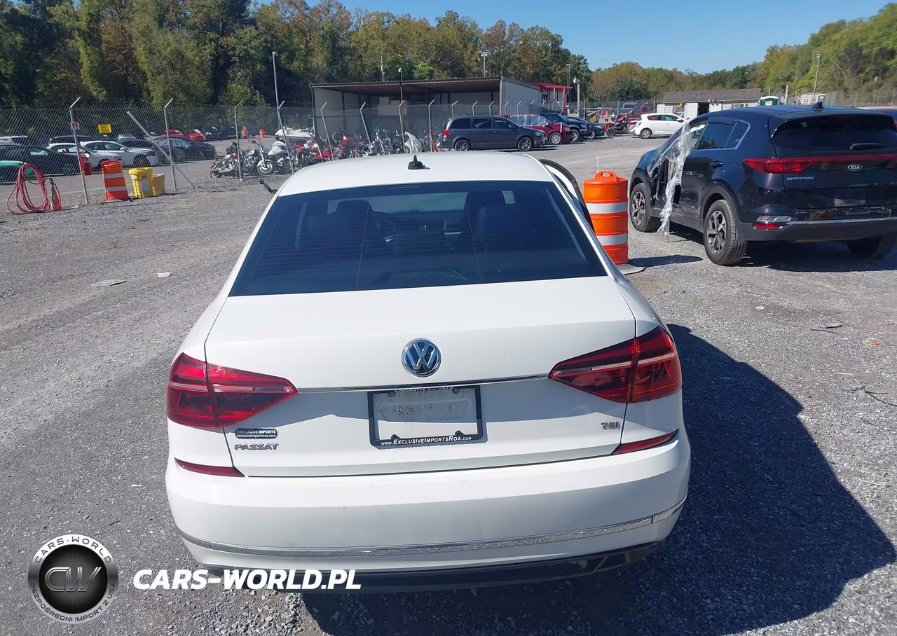2017 Volkswagen Passat 1.8T R-Line VIN:1VWDT7A38HC066183 - 16