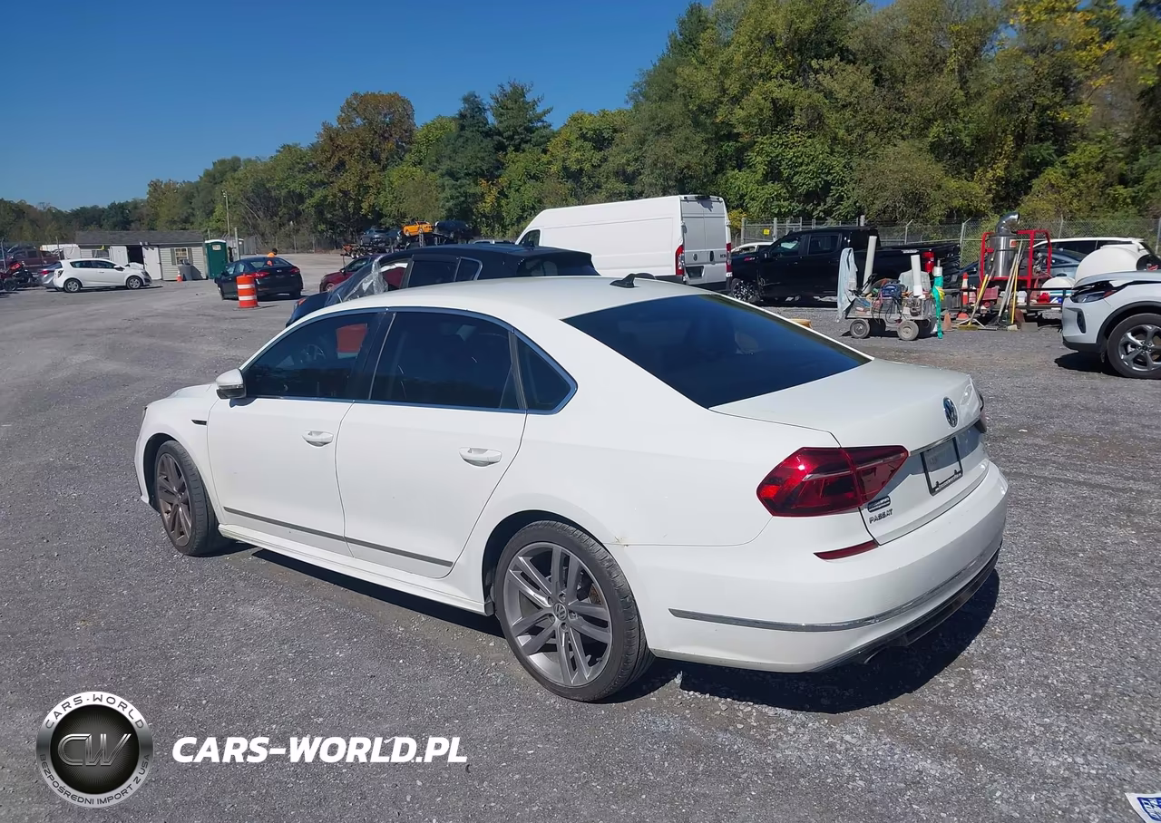 2017 Volkswagen Passat 1.8T R-Line VIN:1VWDT7A38HC066183 - 3