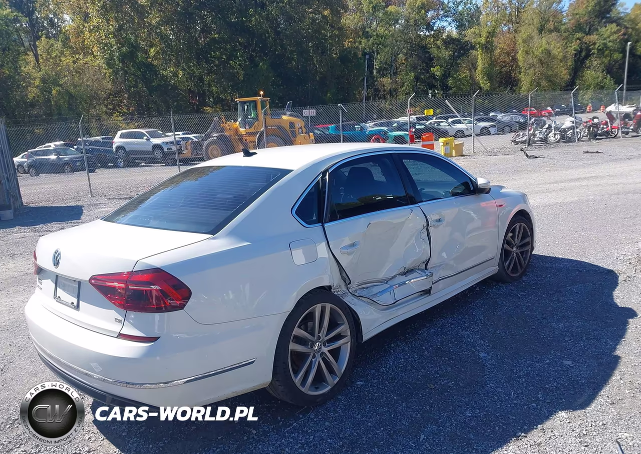 2017 Volkswagen Passat 1.8T R-Line VIN:1VWDT7A38HC066183 - 4