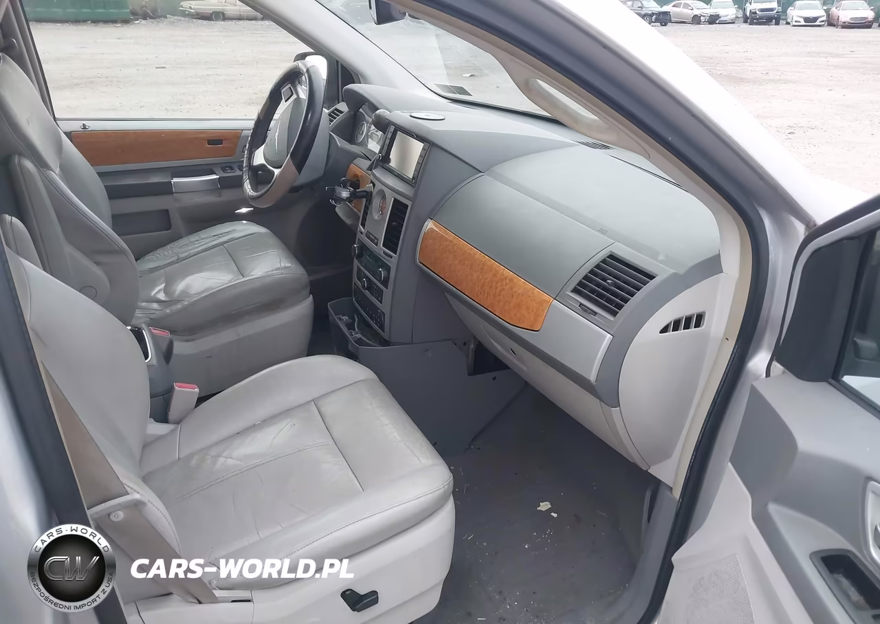 2010 Chrysler Town & Country Limited VIN:2A4RR6DX4AR136172 - 5