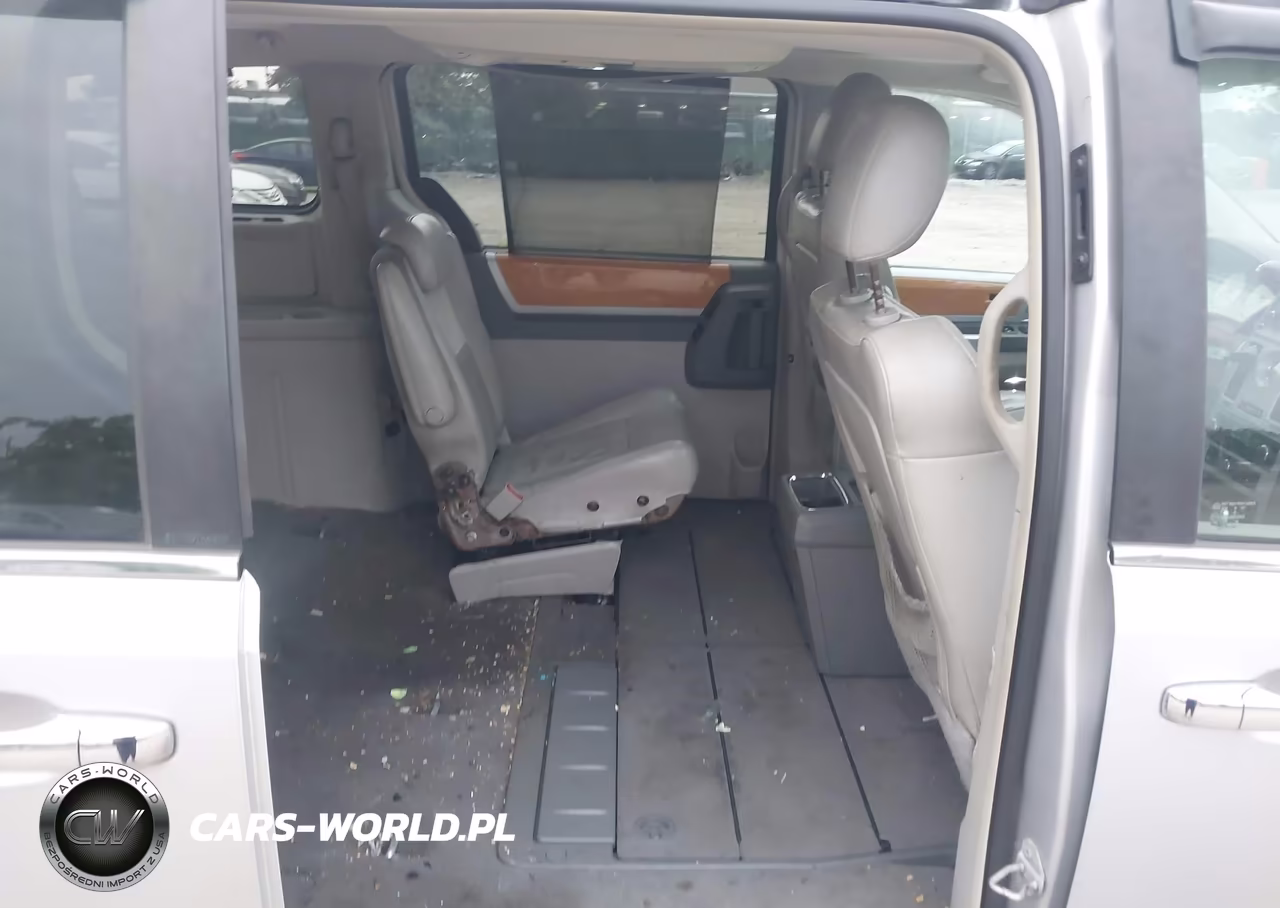 2010 Chrysler Town & Country Limited VIN:2A4RR6DX4AR136172 - 8