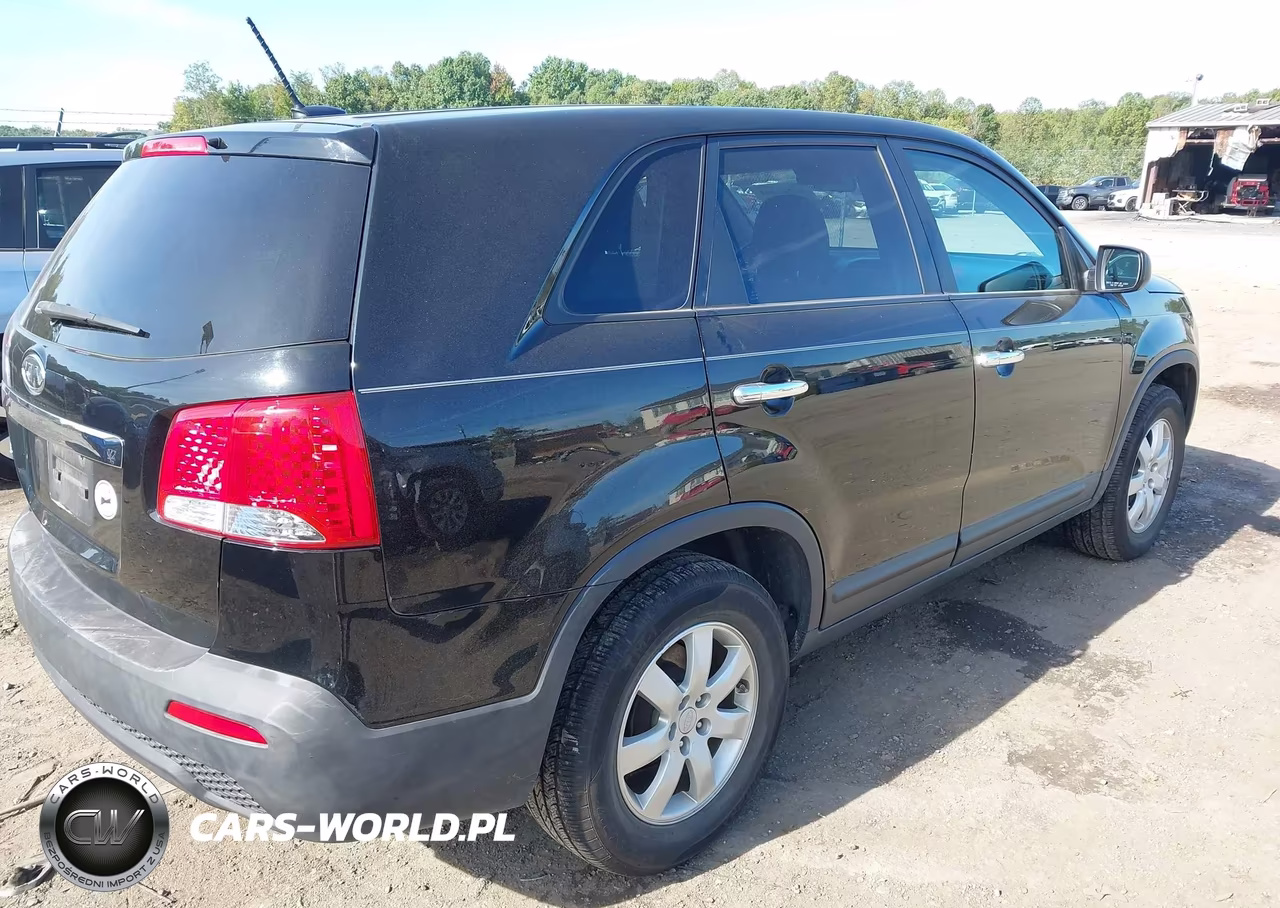 2011 Kia Sorento VIN:5XYKT3A17BG018419 - 4