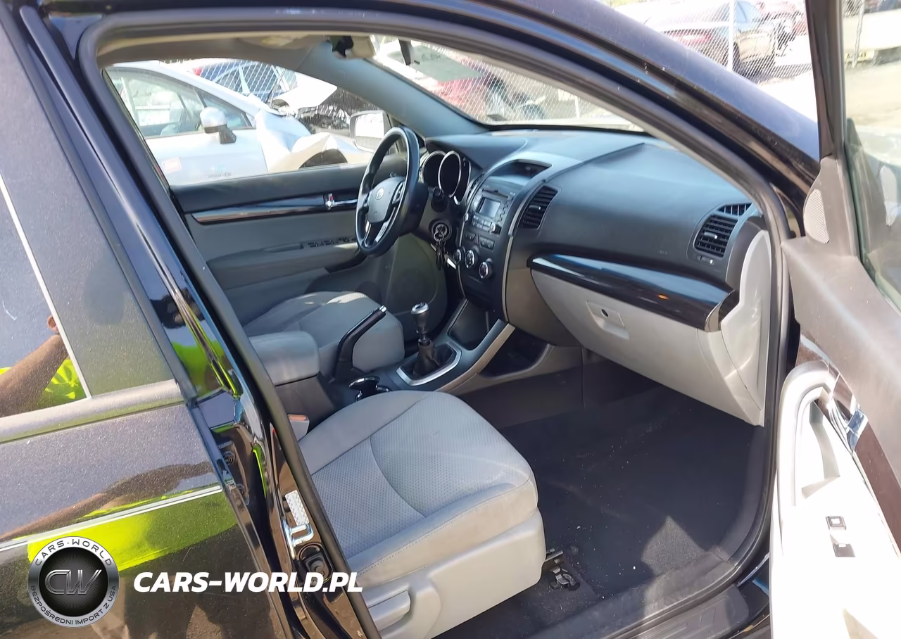 2011 Kia Sorento VIN:5XYKT3A17BG018419 - 5