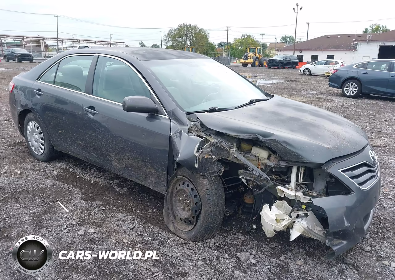 2011 Toyota Camry Le – zdjęcie 1 z 17