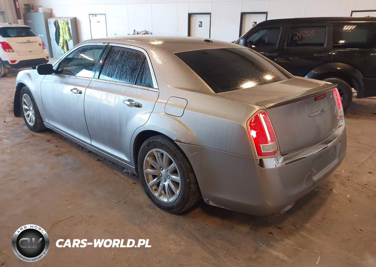 2014 Chrysler 300C VIN:2C3CCAET6EH117960 - 3
