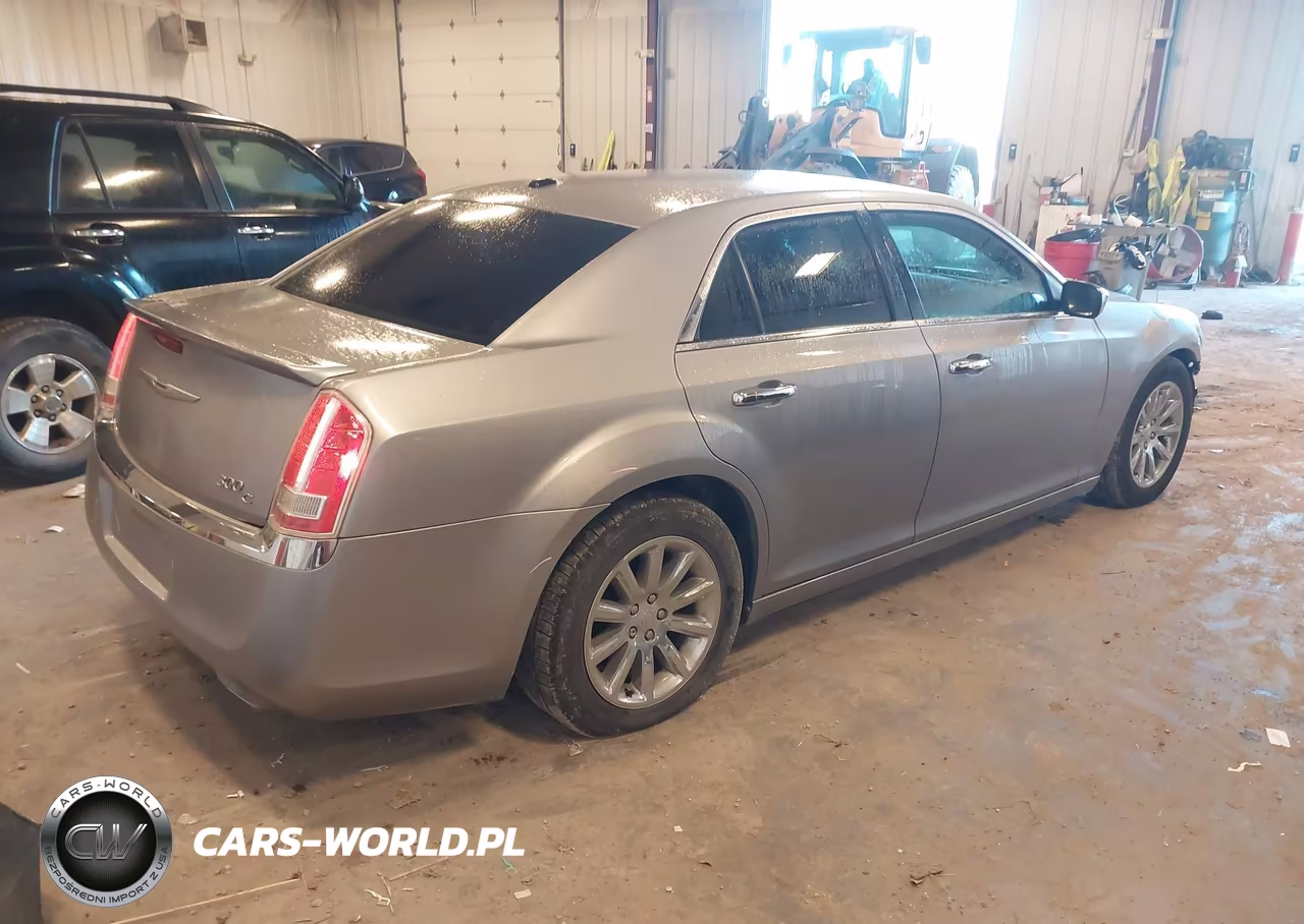 2014 Chrysler 300C VIN:2C3CCAET6EH117960 - 4