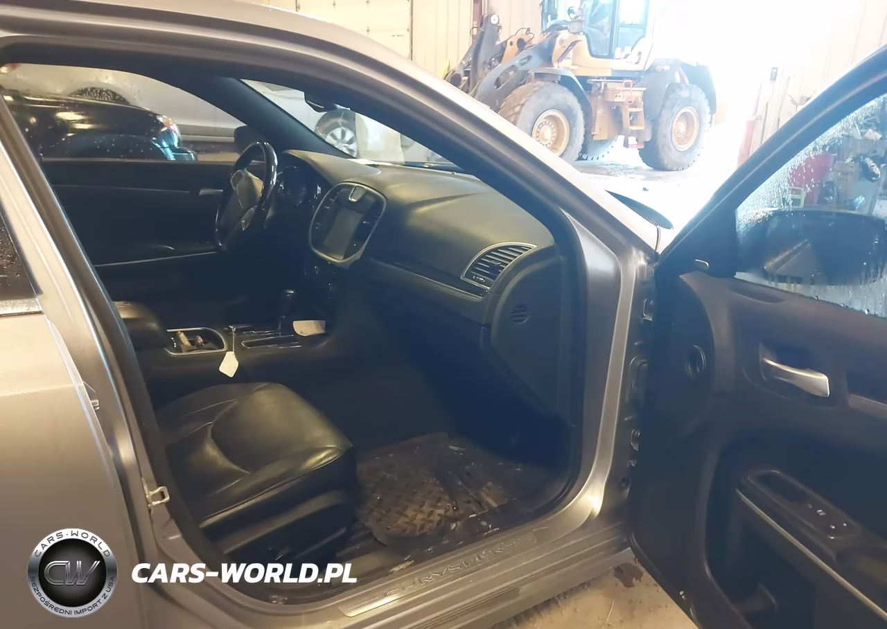 2014 Chrysler 300C VIN:2C3CCAET6EH117960 - 5