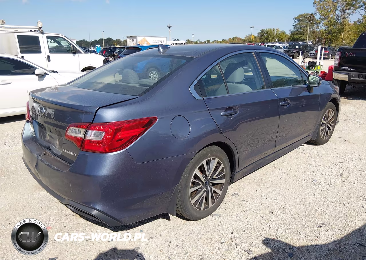 2018 Subaru Legacy 2.5I Premium VIN:4S3BNAF68J3010996 - 4