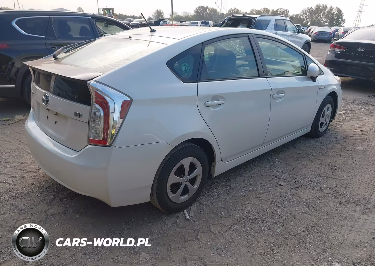 2014 Toyota Prius Two VIN:JTDKN3DU9E1773706 - 4