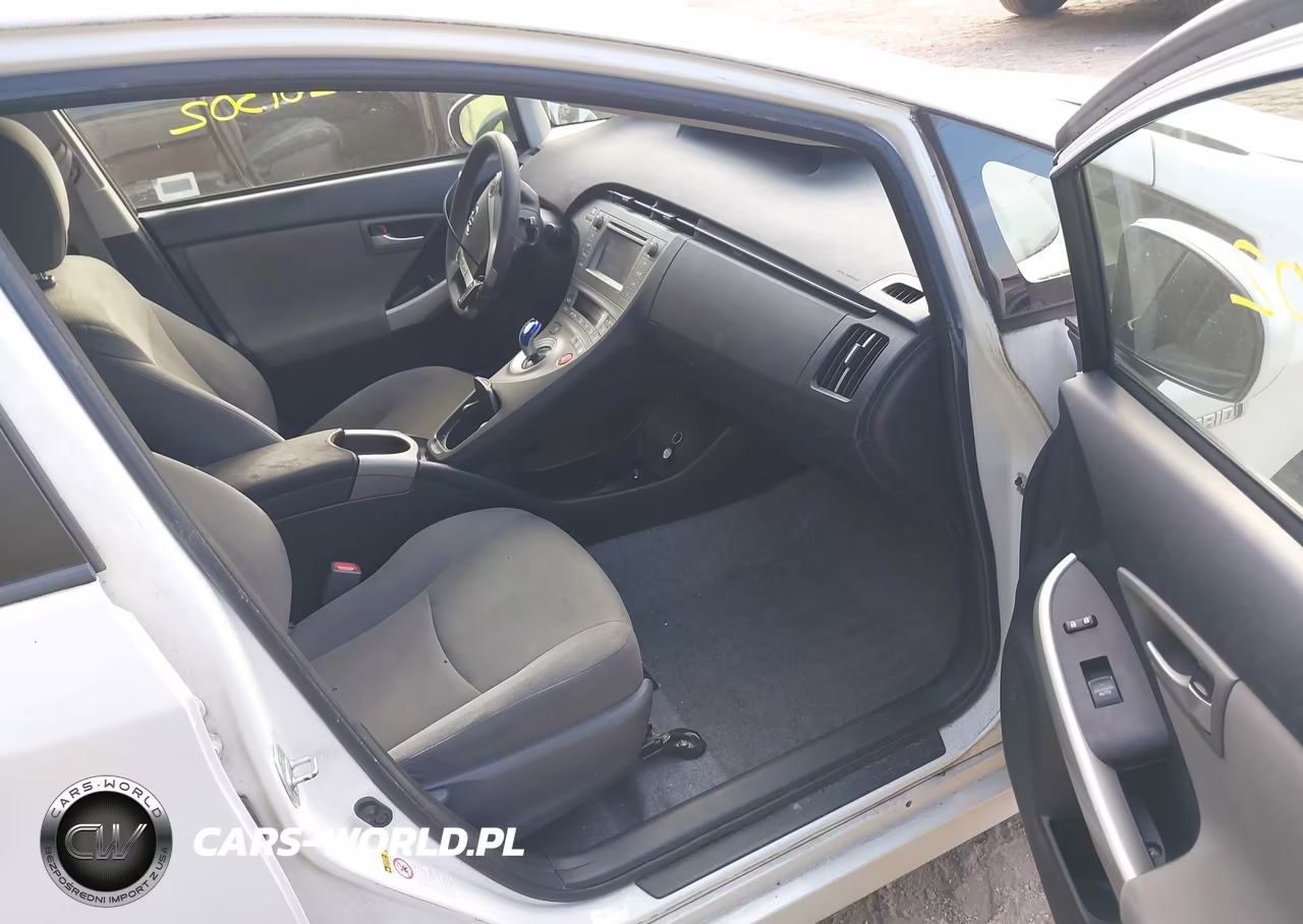 2014 Toyota Prius Two VIN:JTDKN3DU9E1773706 - 5