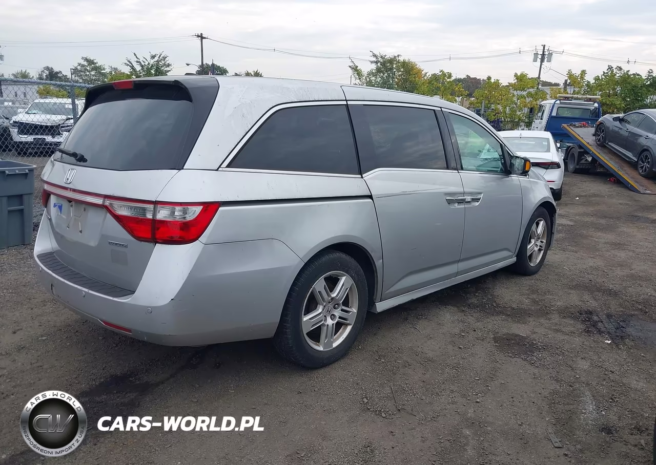2011 Honda Odyssey Touring-Touring Elite VIN:5FNRL5H96BB025679 - 4