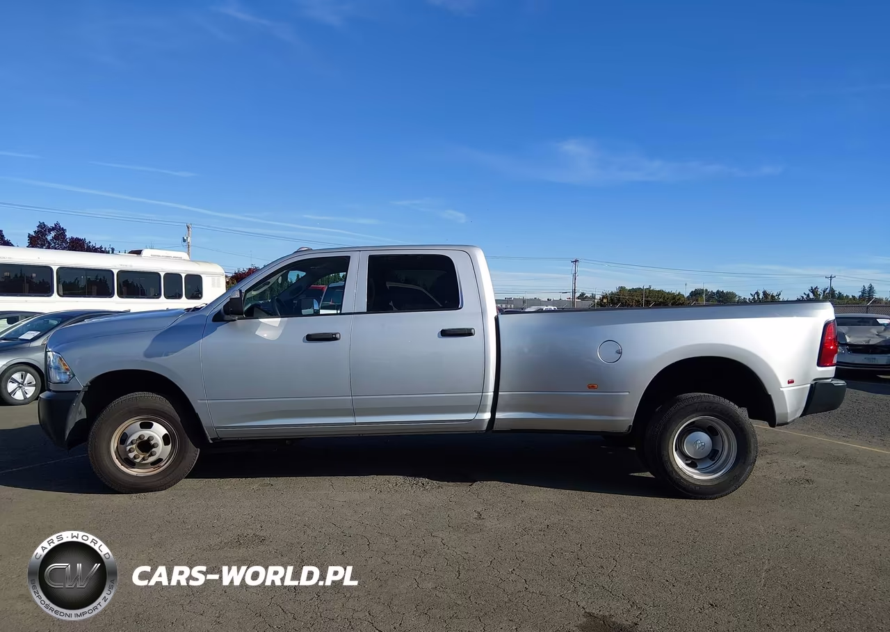 2018 Ram 3500 Tradesman 4X2 8' Box VIN:3C63RPGJ0JG410036 - 14
