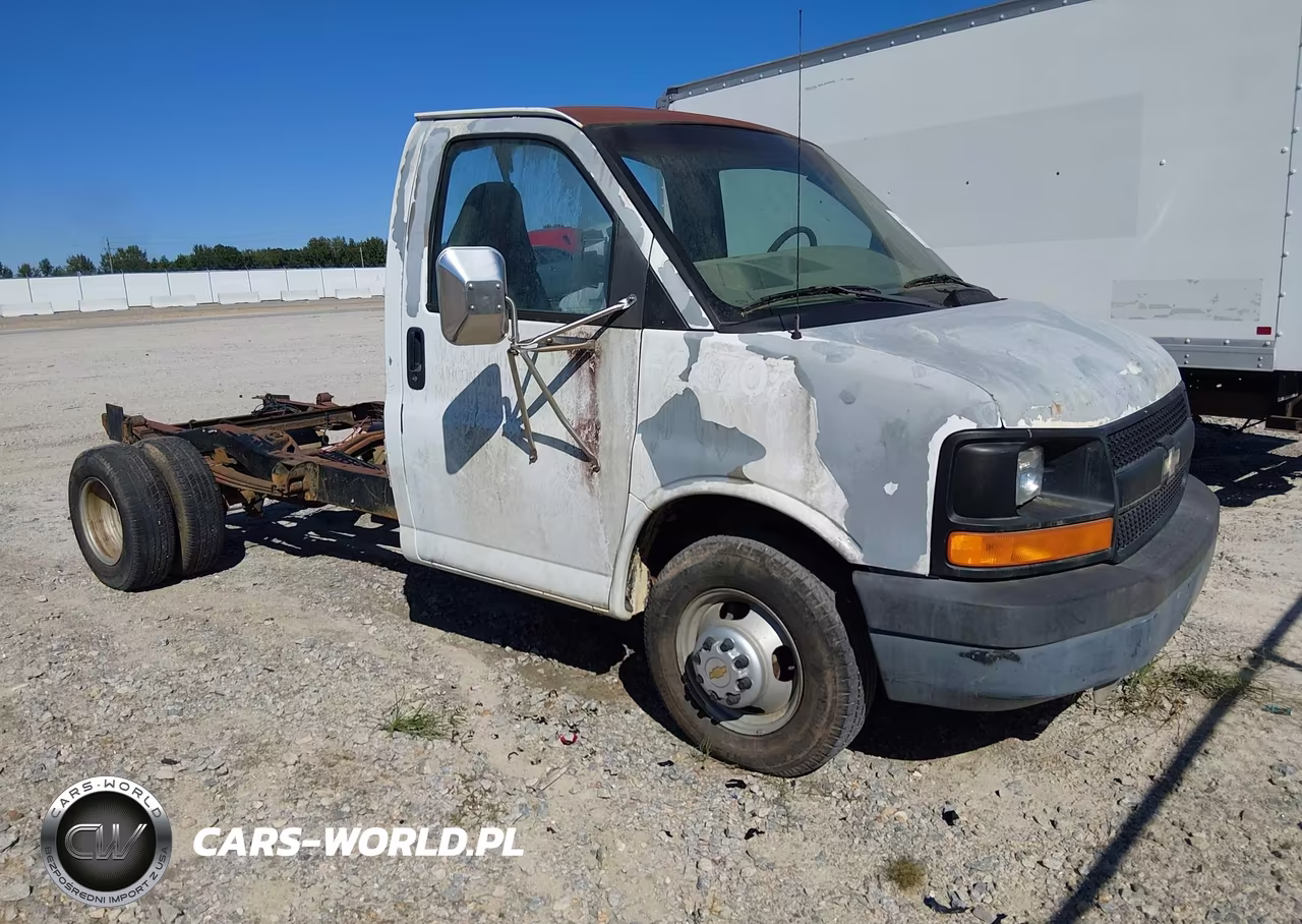 2003 Chevrolet Express Cutaway Base W-C7L-C7N
