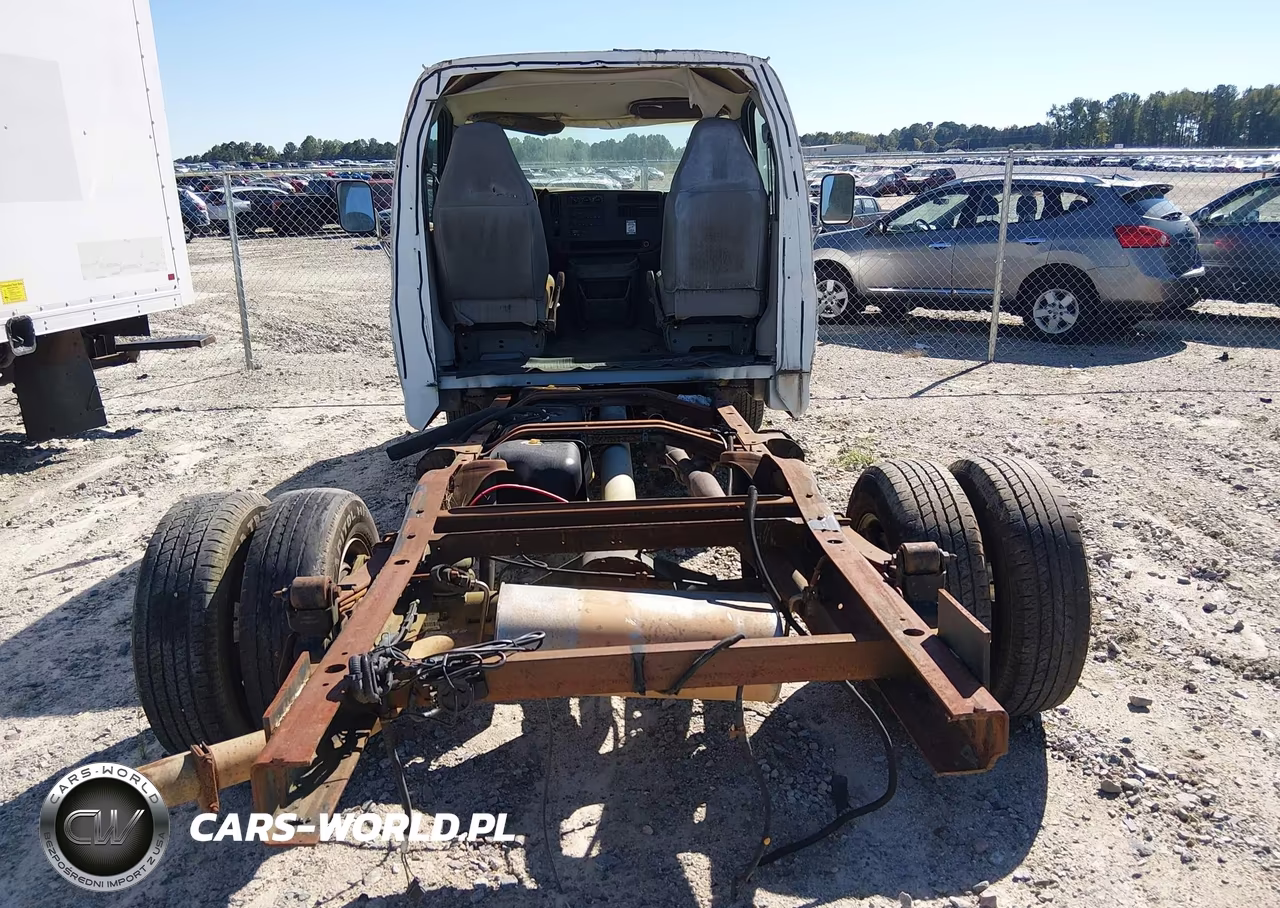 2003 Chevrolet Express Cutaway Base W-C7L-C7N VIN:1GBJG31U531206484 - 10