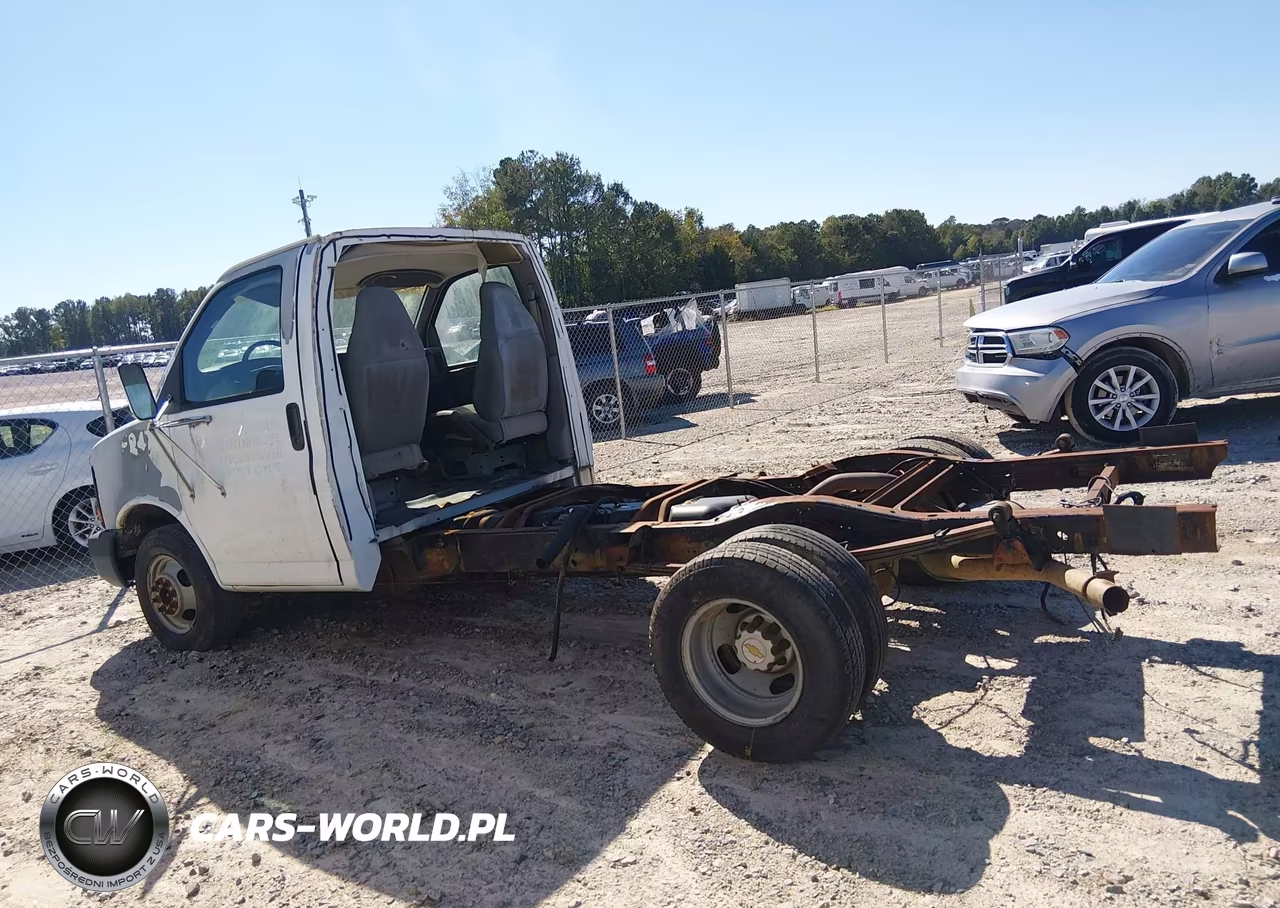 2003 Chevrolet Express Cutaway Base W-C7L-C7N VIN:1GBJG31U531206484 - 16