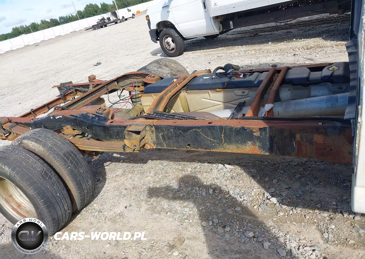 2003 Chevrolet Express Cutaway Base W-C7L-C7N VIN:1GBJG31U531206484 - 21