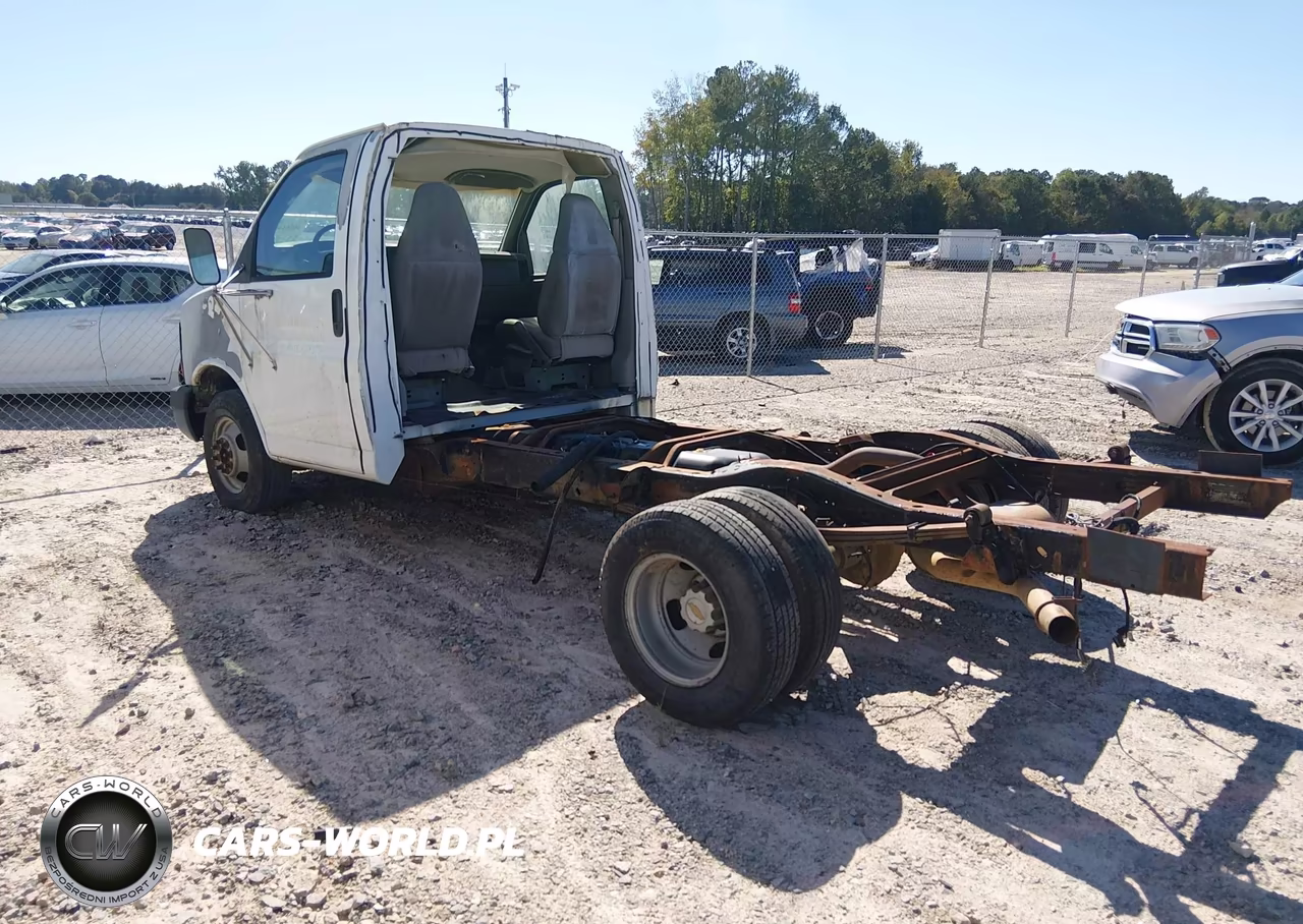 2003 Chevrolet Express Cutaway Base W-C7L-C7N VIN:1GBJG31U531206484 - 3