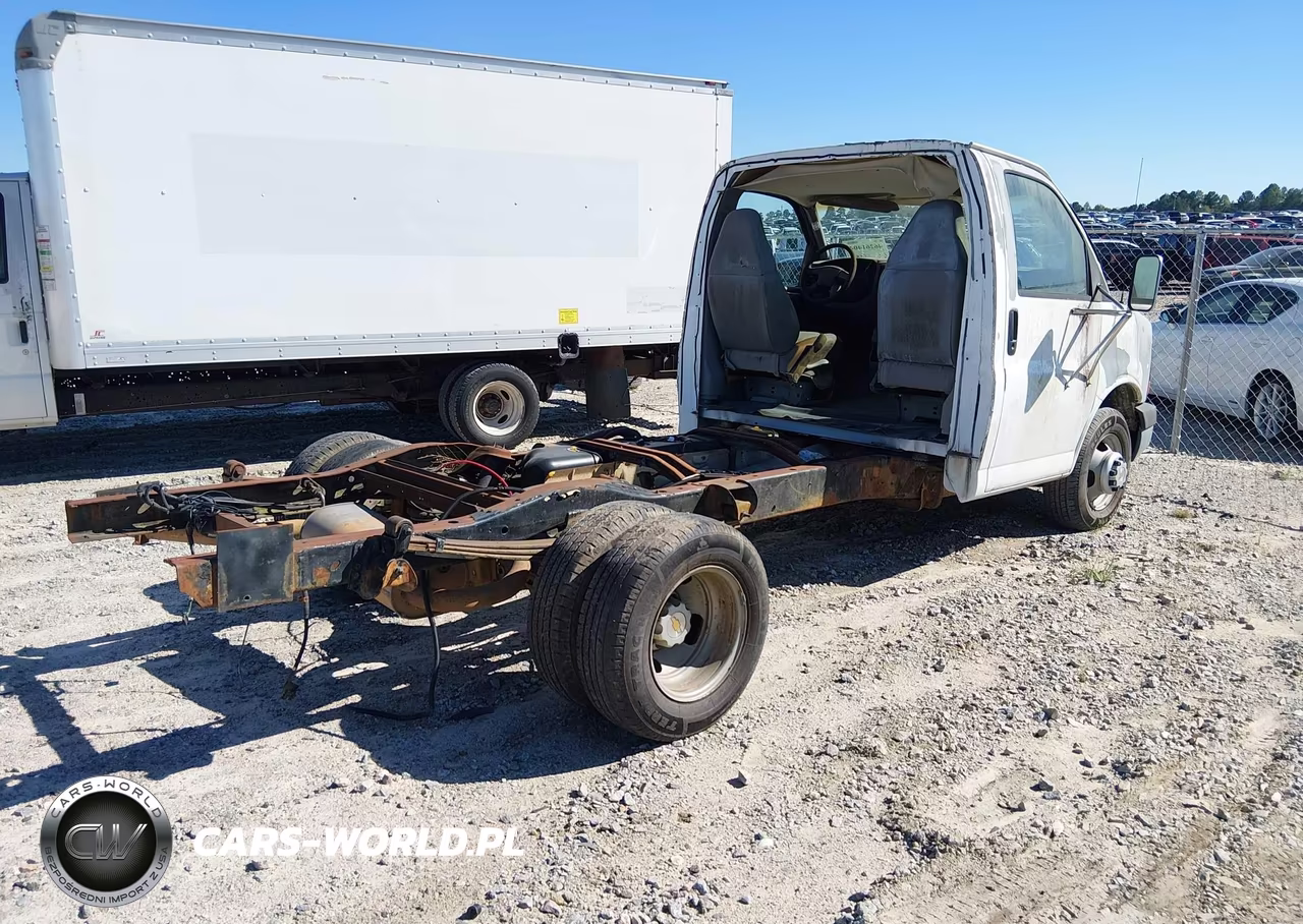 2003 Chevrolet Express Cutaway Base W-C7L-C7N VIN:1GBJG31U531206484 - 4