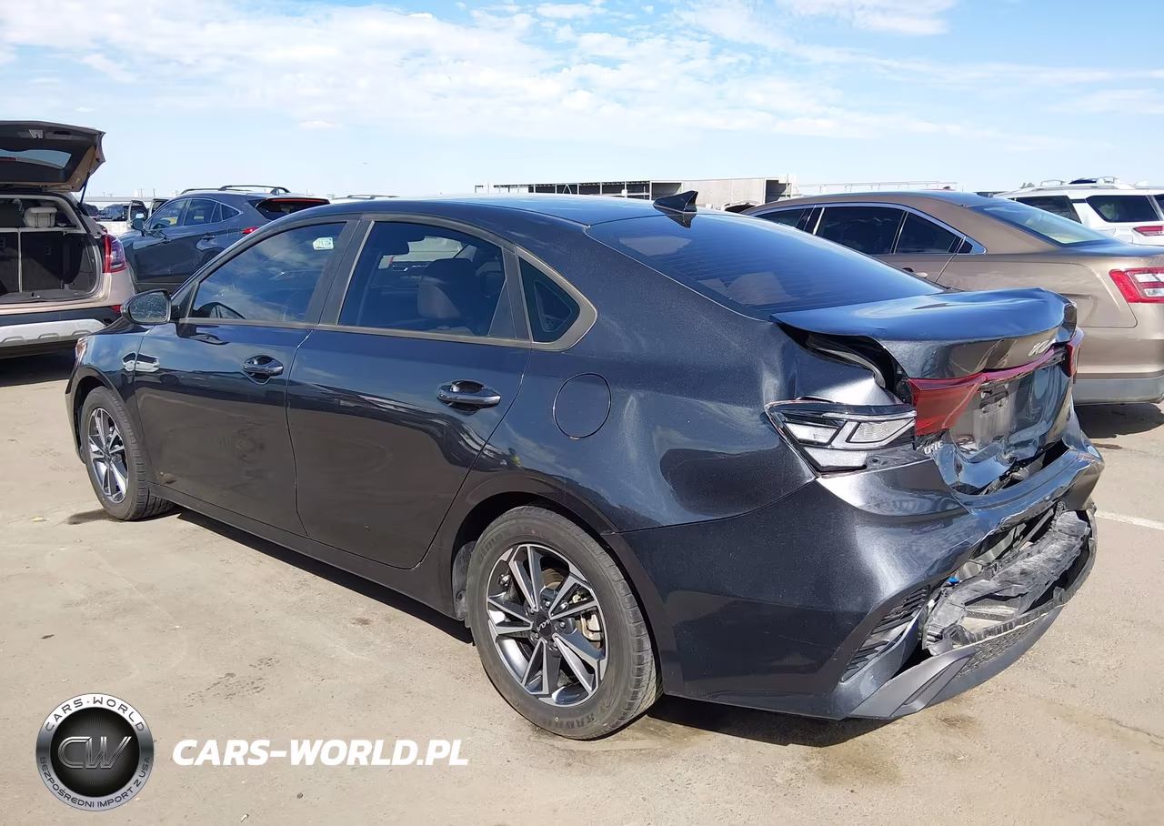2023 Kia Forte Lxs VIN:3KPF24AD4PE643272 - 3