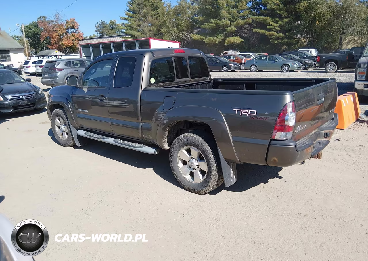 2010 Toyota Tacoma Base V6 VIN:5TEUU4EN1AZ723956 - 3