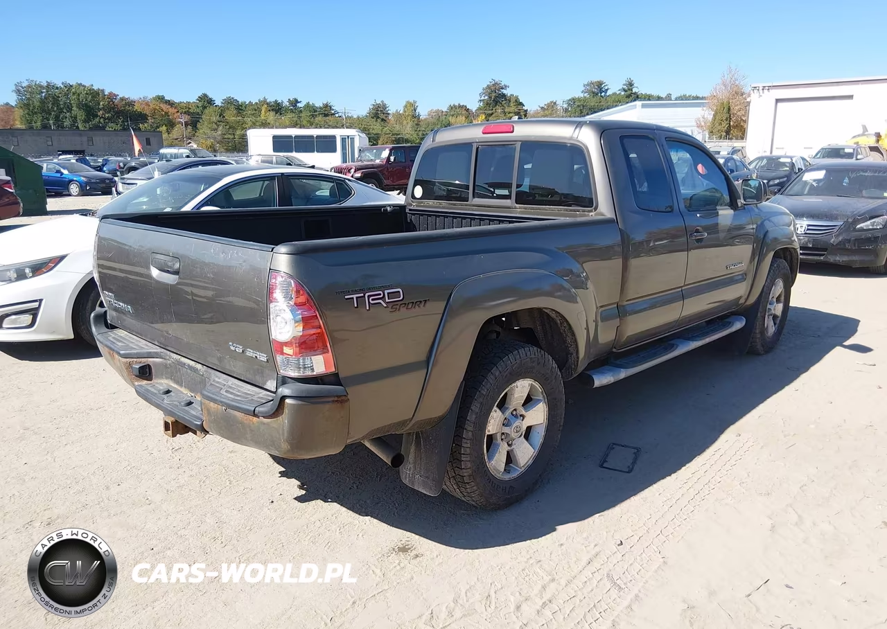 2010 Toyota Tacoma Base V6 VIN:5TEUU4EN1AZ723956 - 4