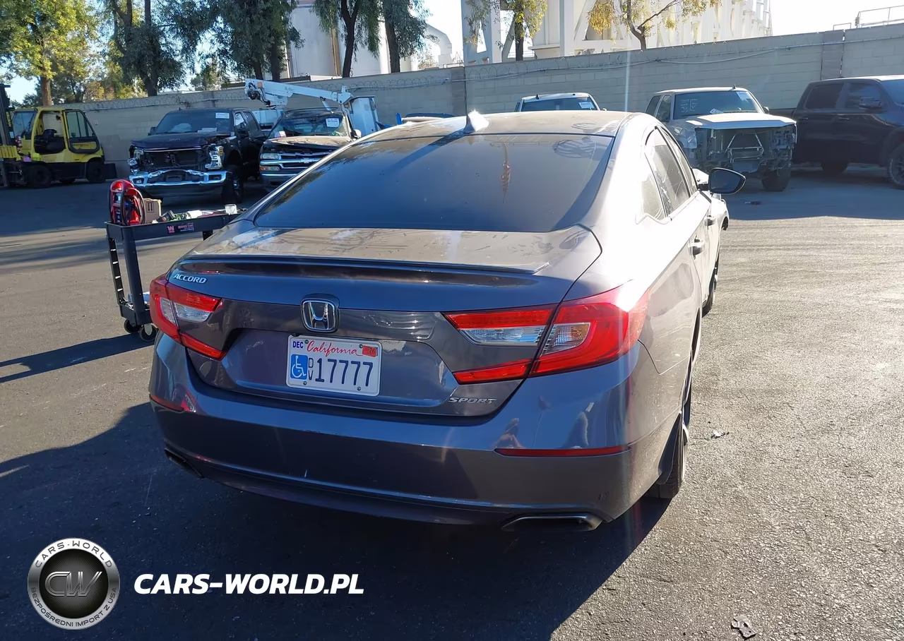 2018 Honda Accord Sport VIN:1HGCV1F3XJA228364 - 16