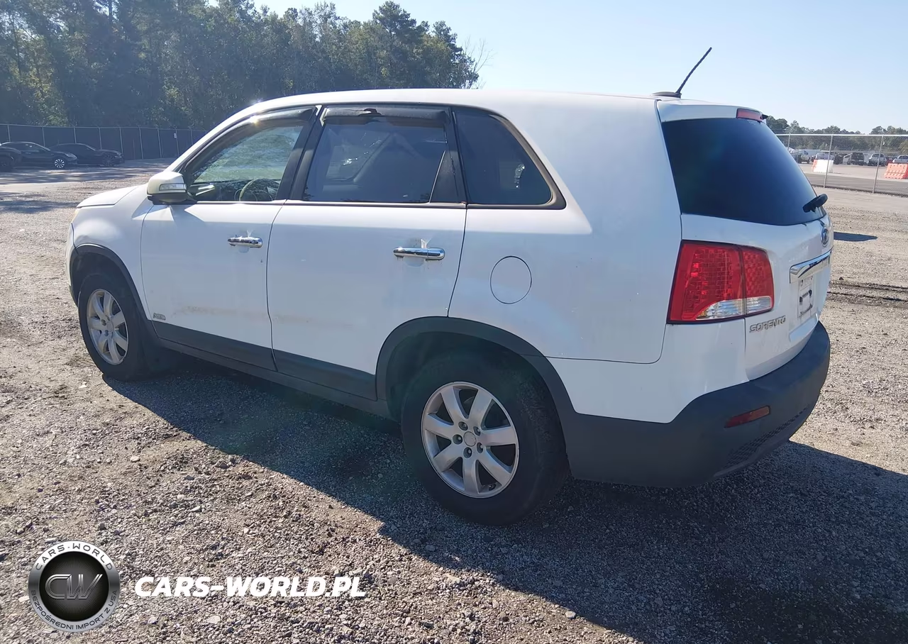 2011 Kia Sorento Lx VIN:5XYKTCA13BG017039 - 3