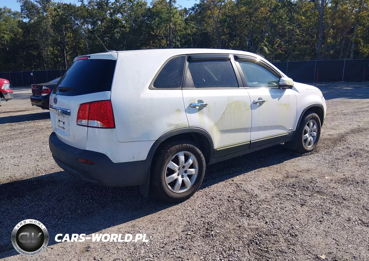 2011 Kia Sorento Lx VIN:5XYKTCA13BG017039 - 4