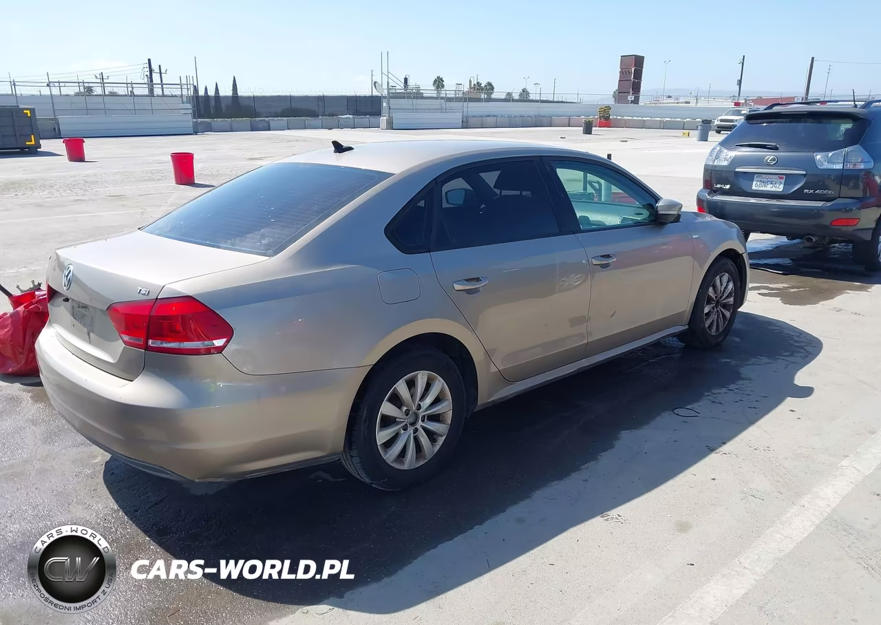 2015 Volkswagen Passat 1.8T Wolfsburg Edition VIN:1VWAT7A35FC091333 - 4