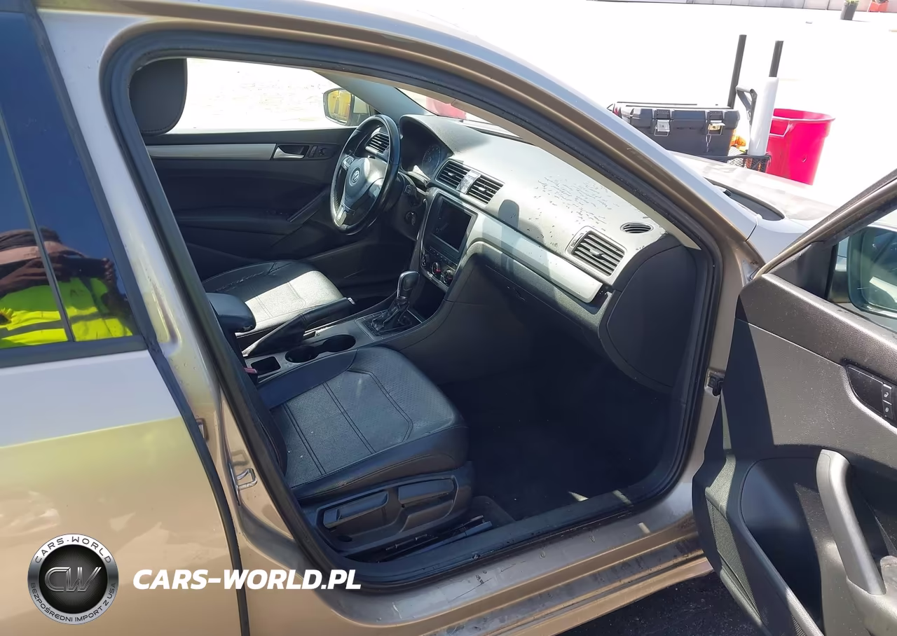 2015 Volkswagen Passat 1.8T Wolfsburg Edition VIN:1VWAT7A35FC091333 - 5