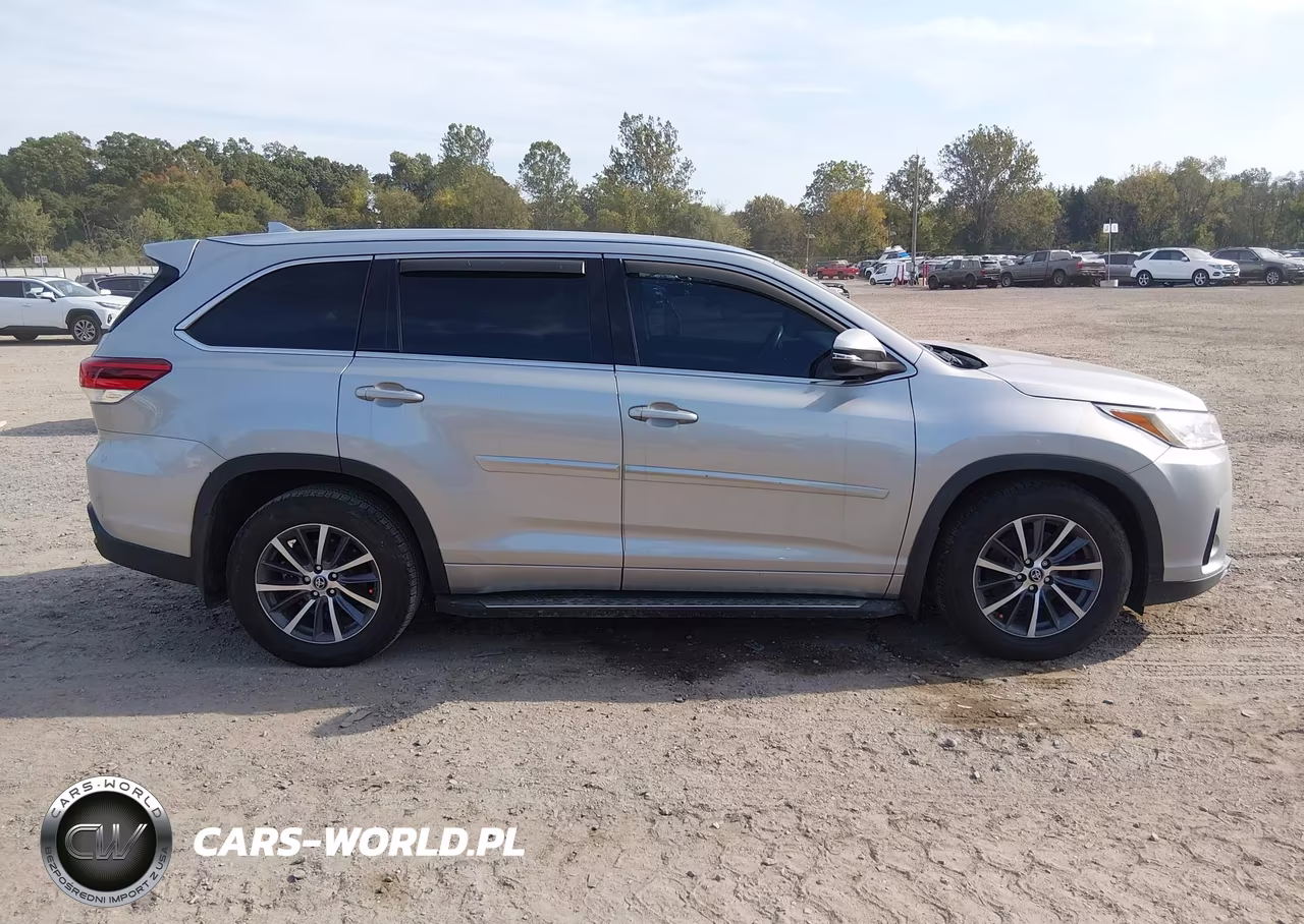 2017 Toyota Highlander Xle VIN:5TDJZRFH3HS390631 - 12