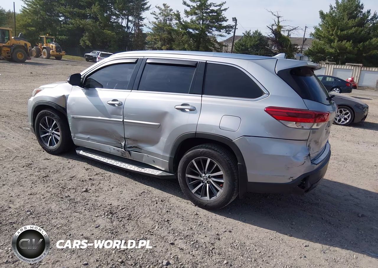 2017 Toyota Highlander Xle VIN:5TDJZRFH3HS390631 - 3