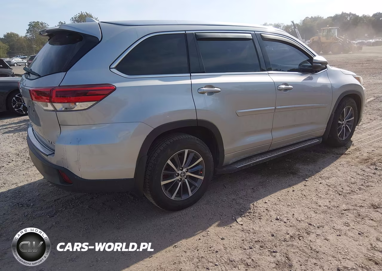 2017 Toyota Highlander Xle VIN:5TDJZRFH3HS390631 - 4