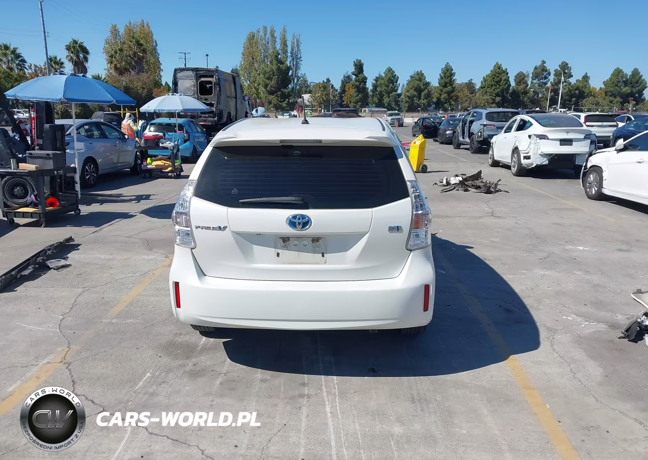 2014 Toyota Prius V Two VIN:JTDZN3EU4EJ004172 - 17