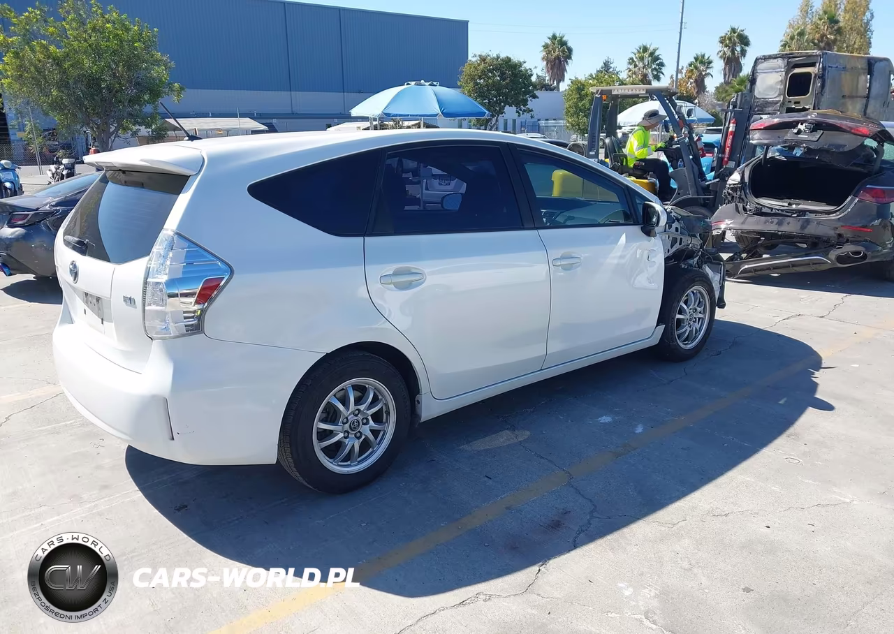 2014 Toyota Prius V Two VIN:JTDZN3EU4EJ004172 - 4