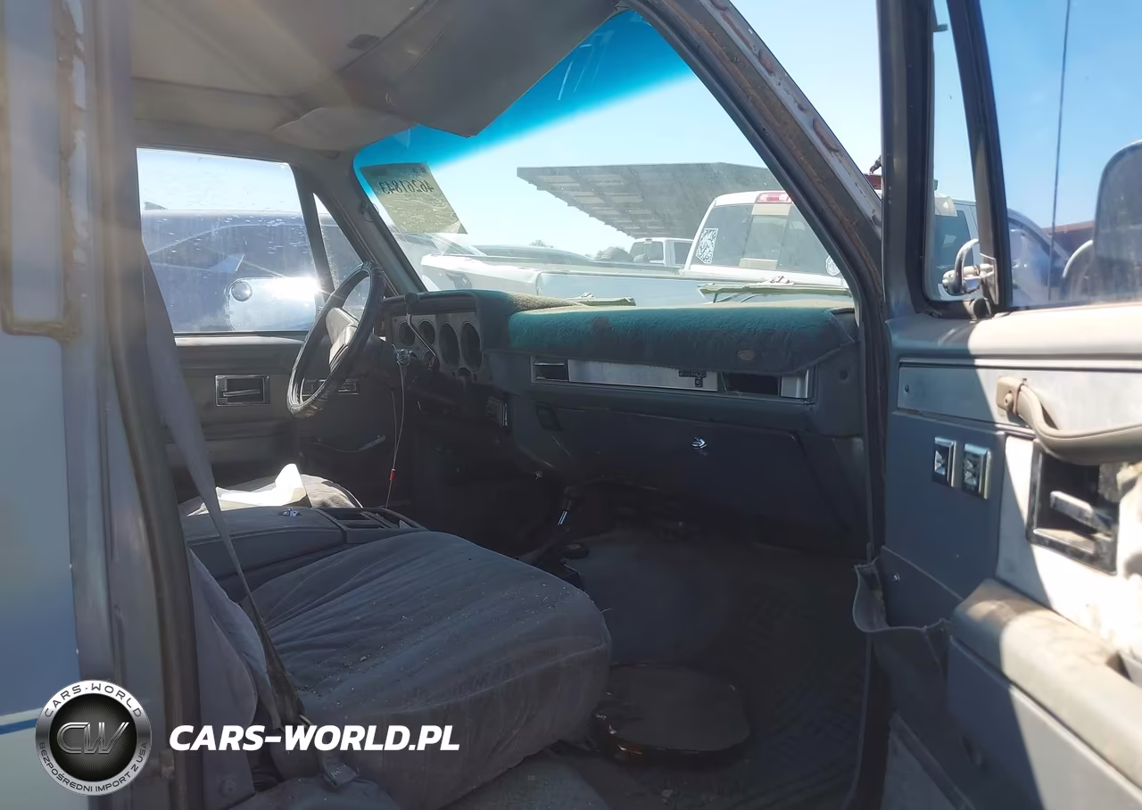 1988 Chevrolet Suburban V10 VIN:1GNEV16K2JF190539 - 5