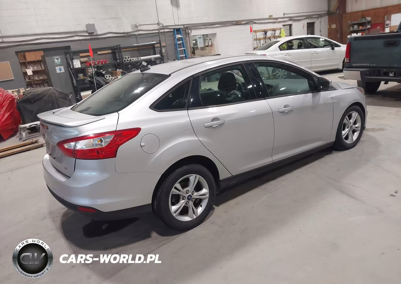 2012 Ford Focus Se VIN:1FAHP3F2XCL351693 - 4