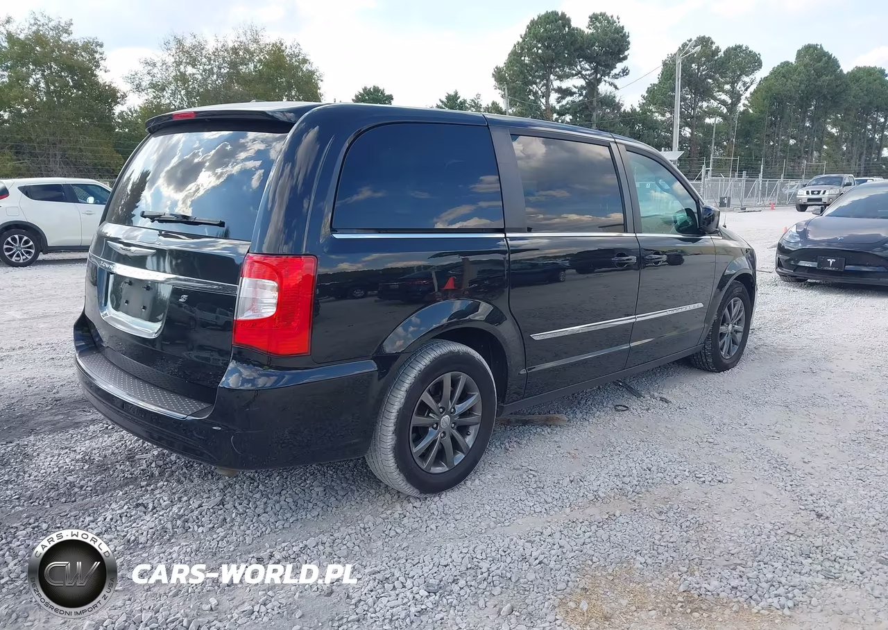 2016 Chrysler Town & Country S VIN:2C4RC1HG7GR120237 - 4