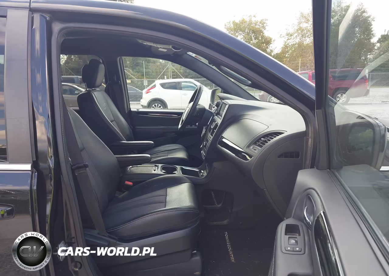 2016 Chrysler Town & Country S VIN:2C4RC1HG7GR120237 - 5