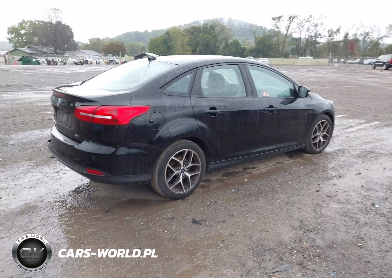 2017 Ford Focus Sel VIN:1FADP3H24HL270305 - 4