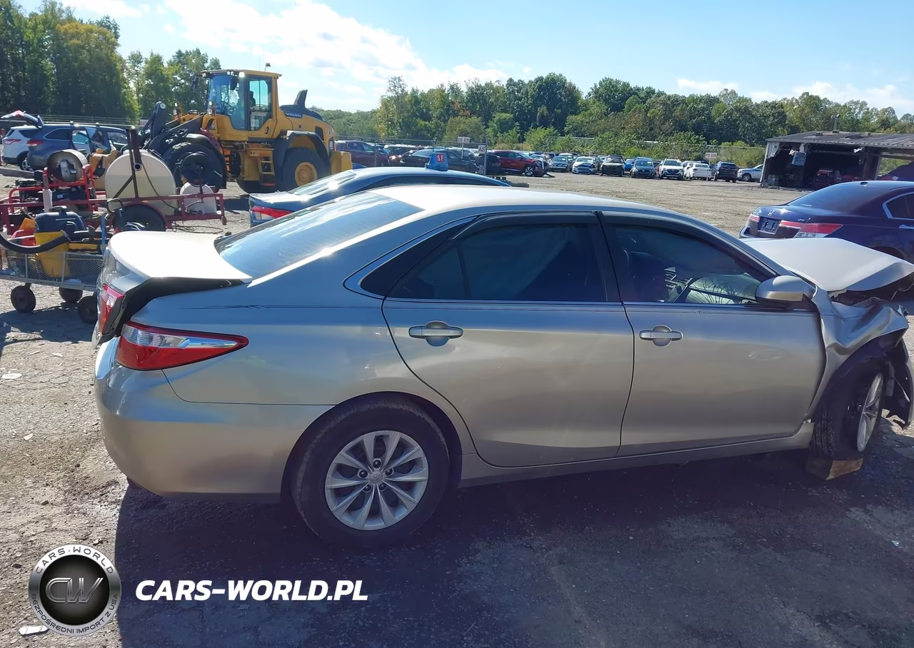 2015 Toyota Camry Le VIN:4T1BF1FK9FU940820 - 14