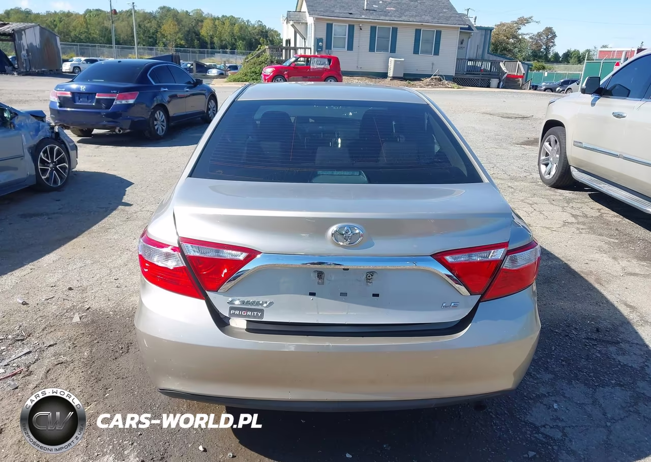 2015 Toyota Camry Le VIN:4T1BF1FK9FU940820 - 17